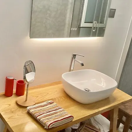 Cristalia,roof Terrace In Center, Garage, Netflix 75inch Tv