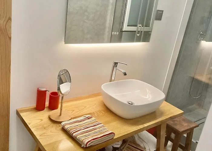 Cristalia,roof Terrace In Center, Garage, Netflix 75inch Tv